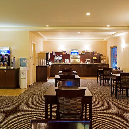 Holiday Inn Express & Suites-Regina-South By Ihg Exterior foto